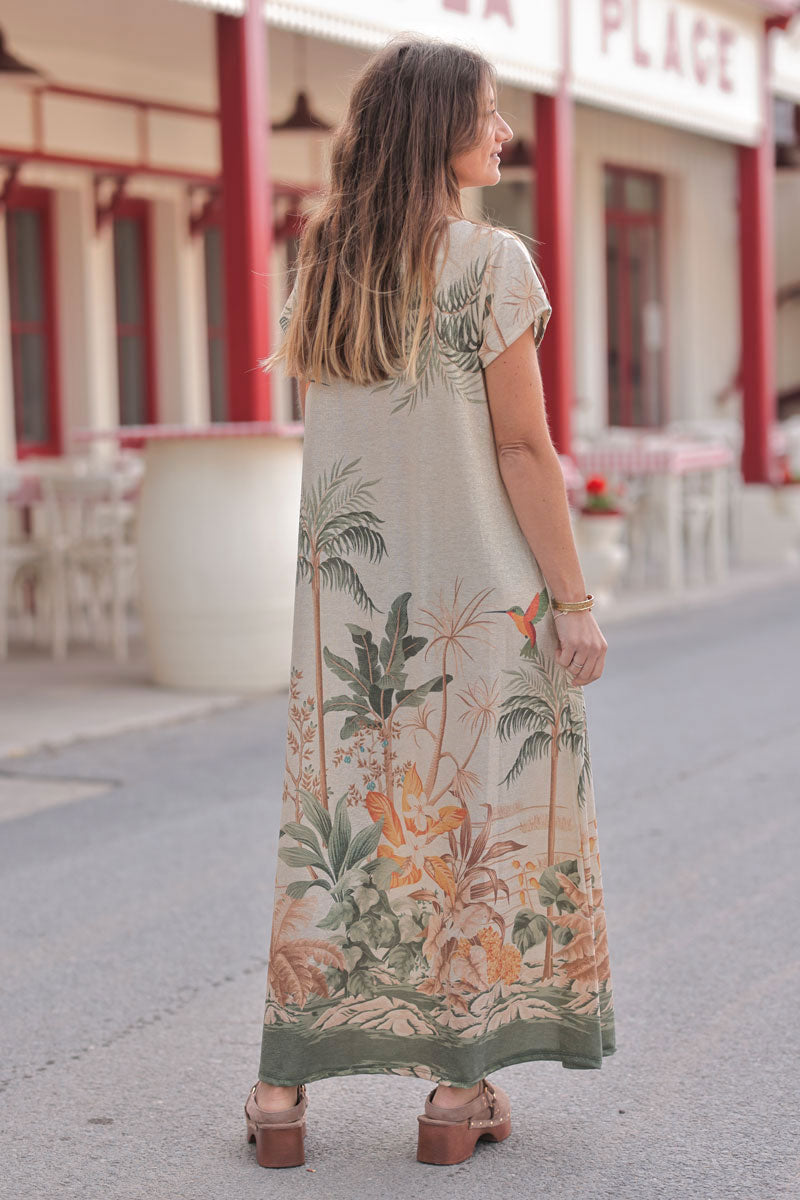 Vestido largo beige brillante dorado con estampado de palmeras y colibríes caqui