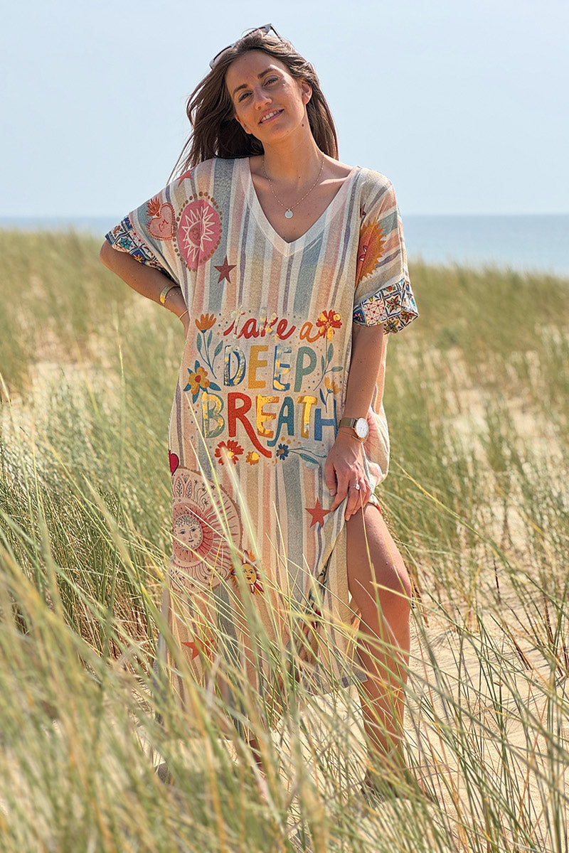 Robe longue brillante et large imprimé rayures pastel symboles Breath