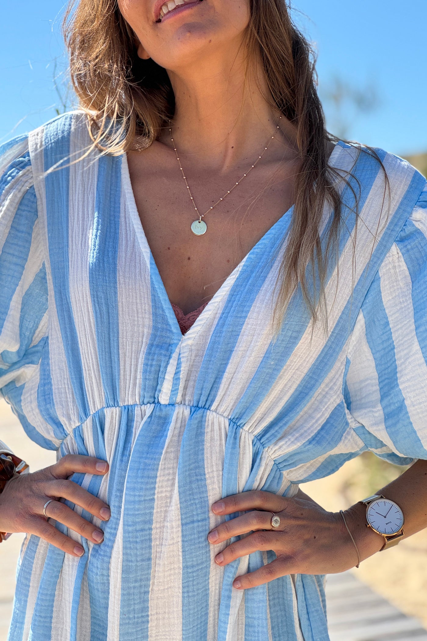Robe longue en gaze de coton rayures bleu et blanc dos nu nœud