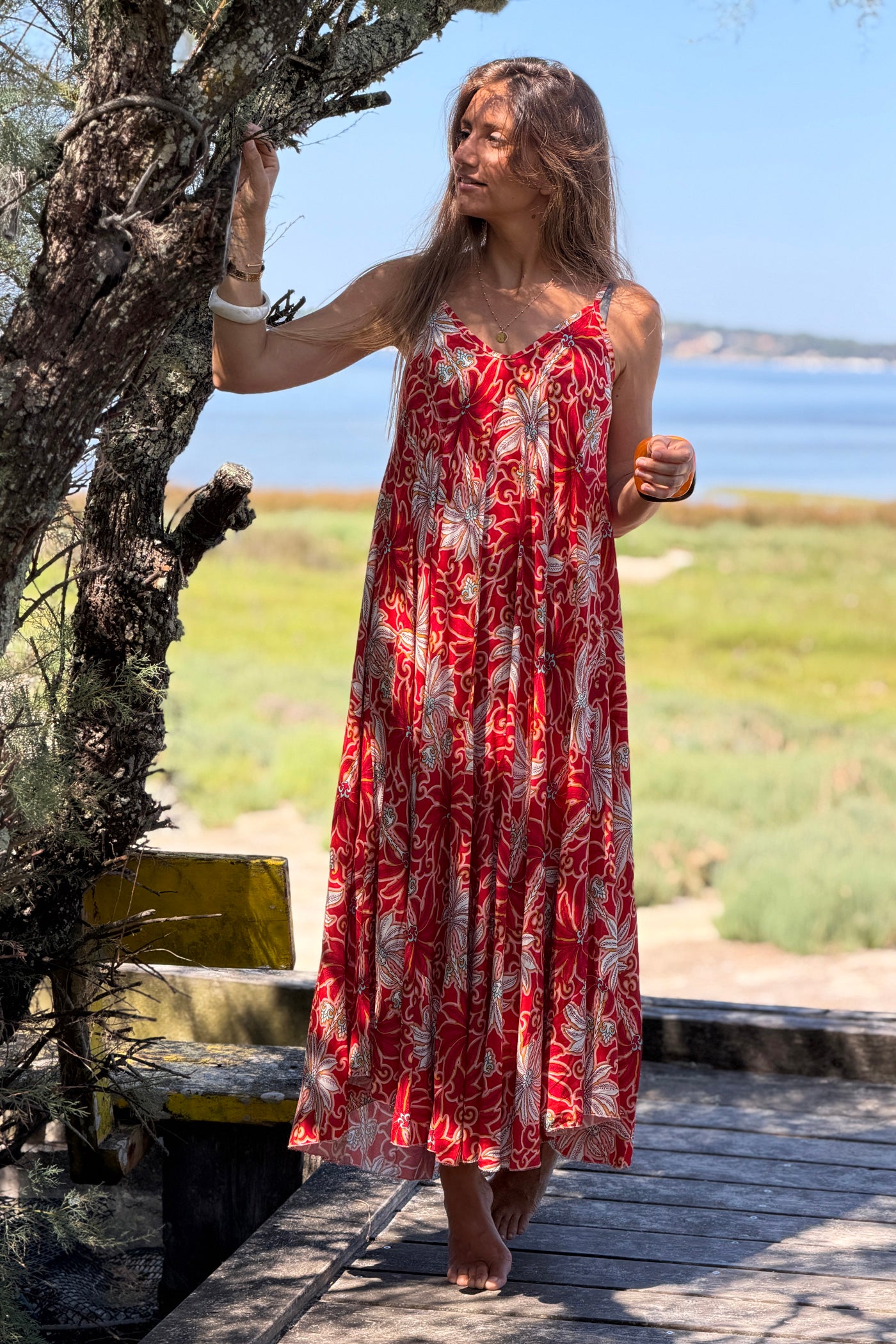 Robe longue fluide à bretelles imprimé palmiers rouge et blanc