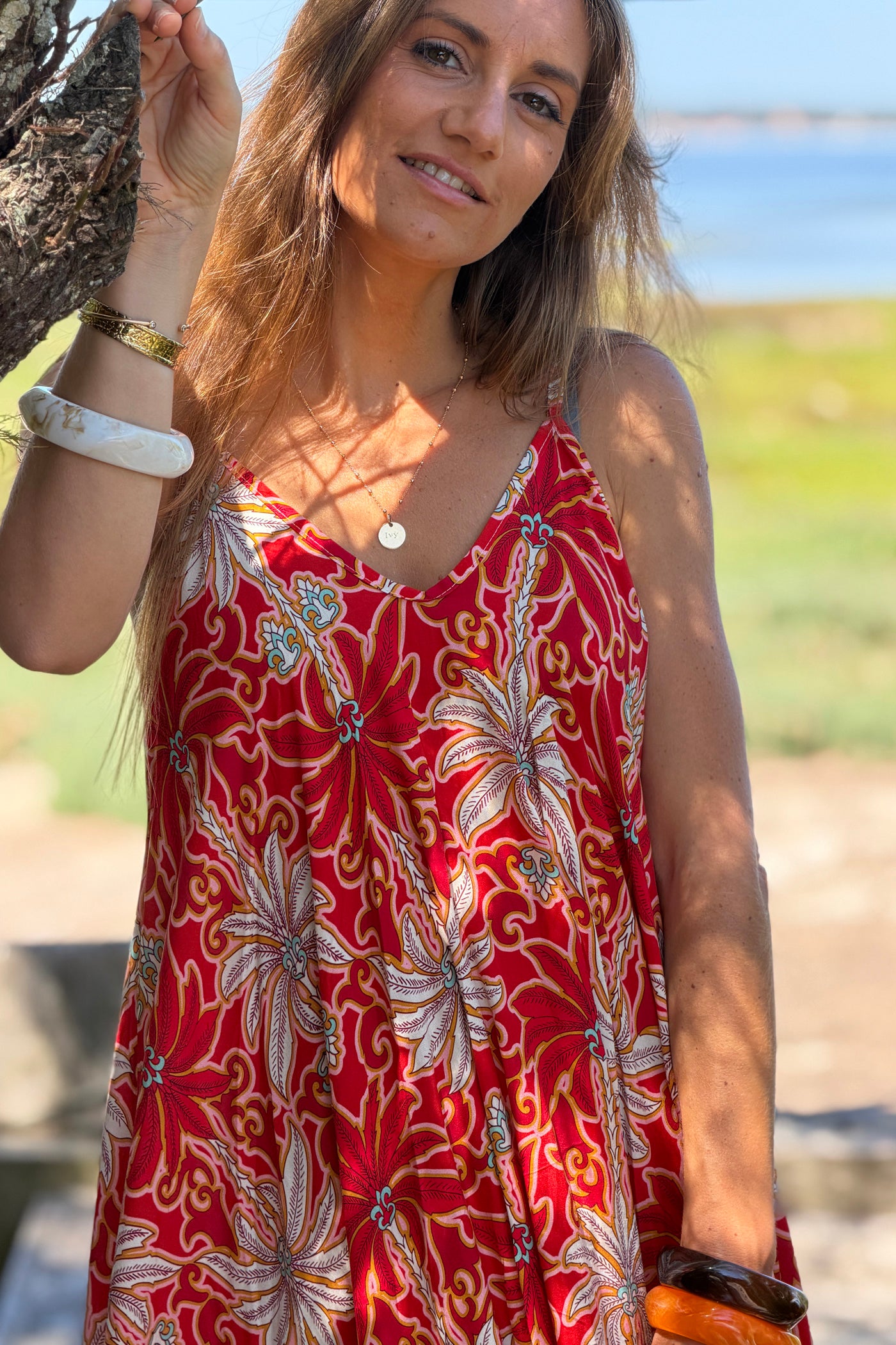Robe longue fluide à bretelles imprimé palmiers rouge et blanc