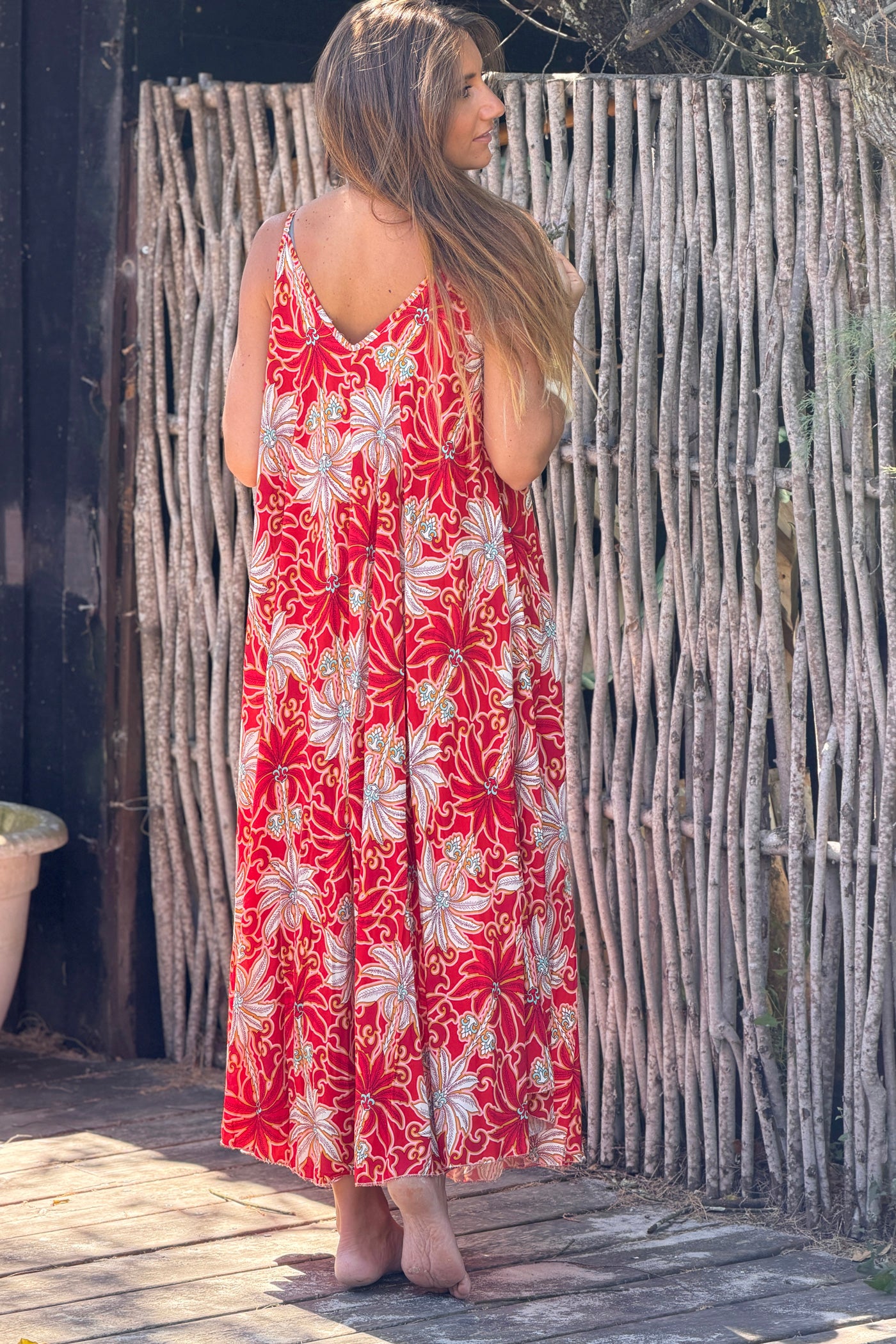 Robe longue fluide à bretelles imprimé palmiers rouge et blanc