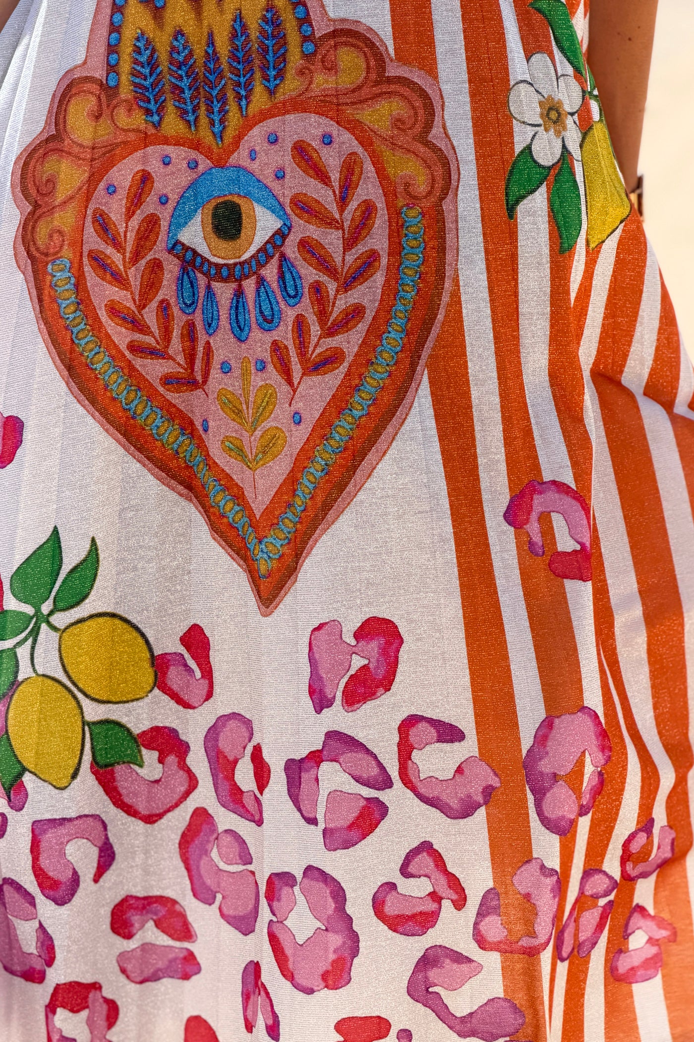 Robe plissée brillante lurex imprimé rayures orange soleil et fleurs