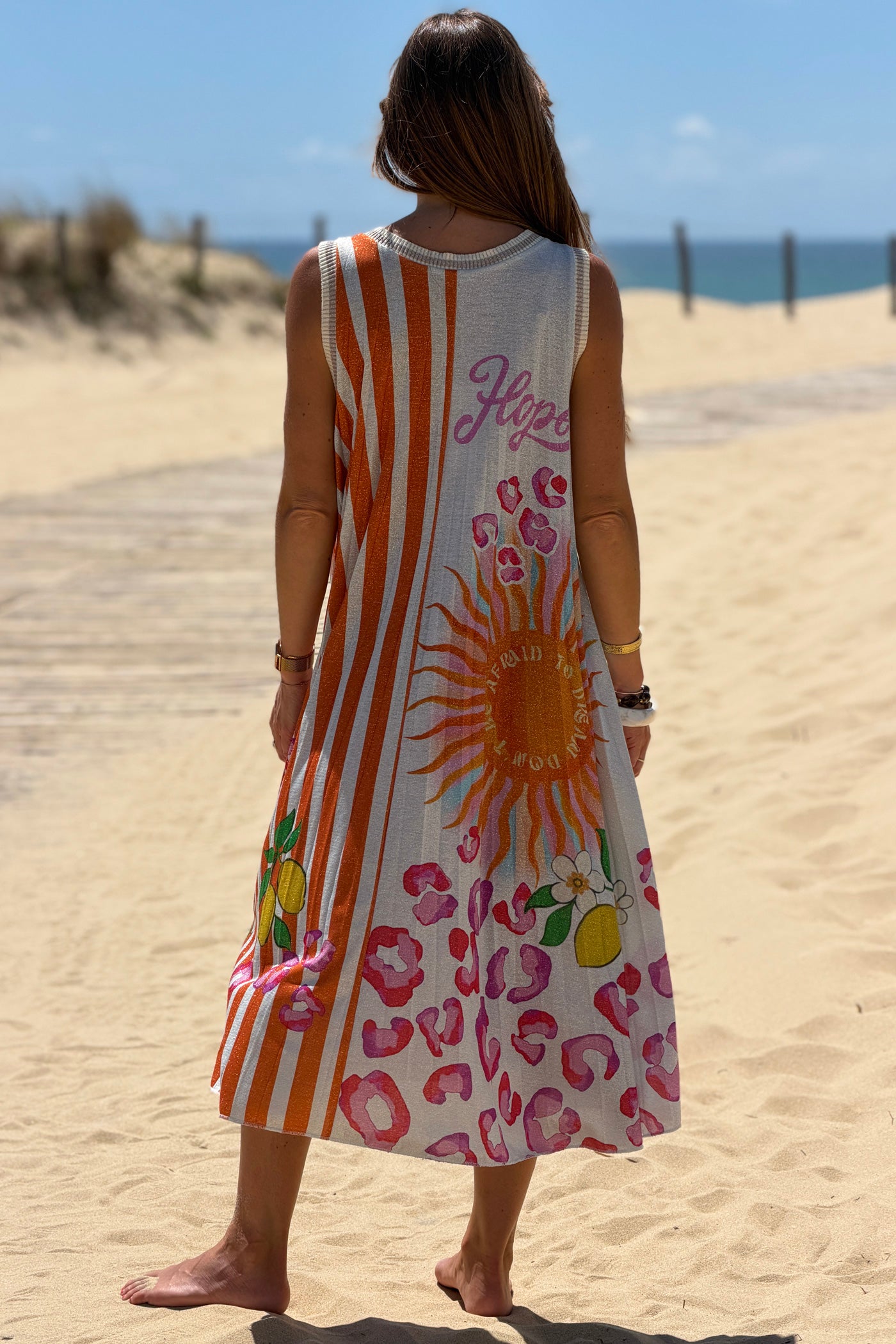 Robe plissée brillante lurex imprimé rayures orange soleil et fleurs