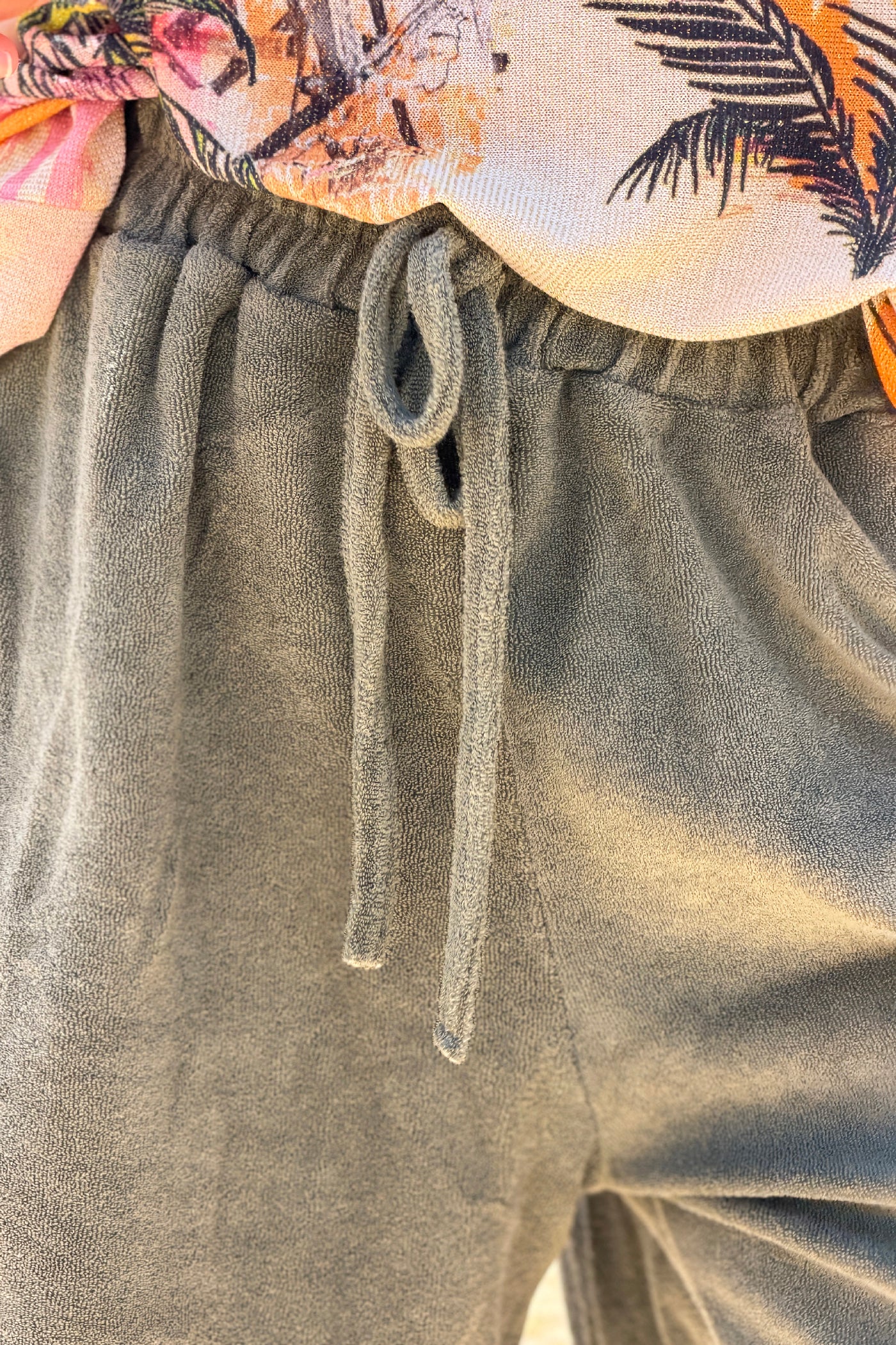 Short en éponge kaki fluide taille élastique