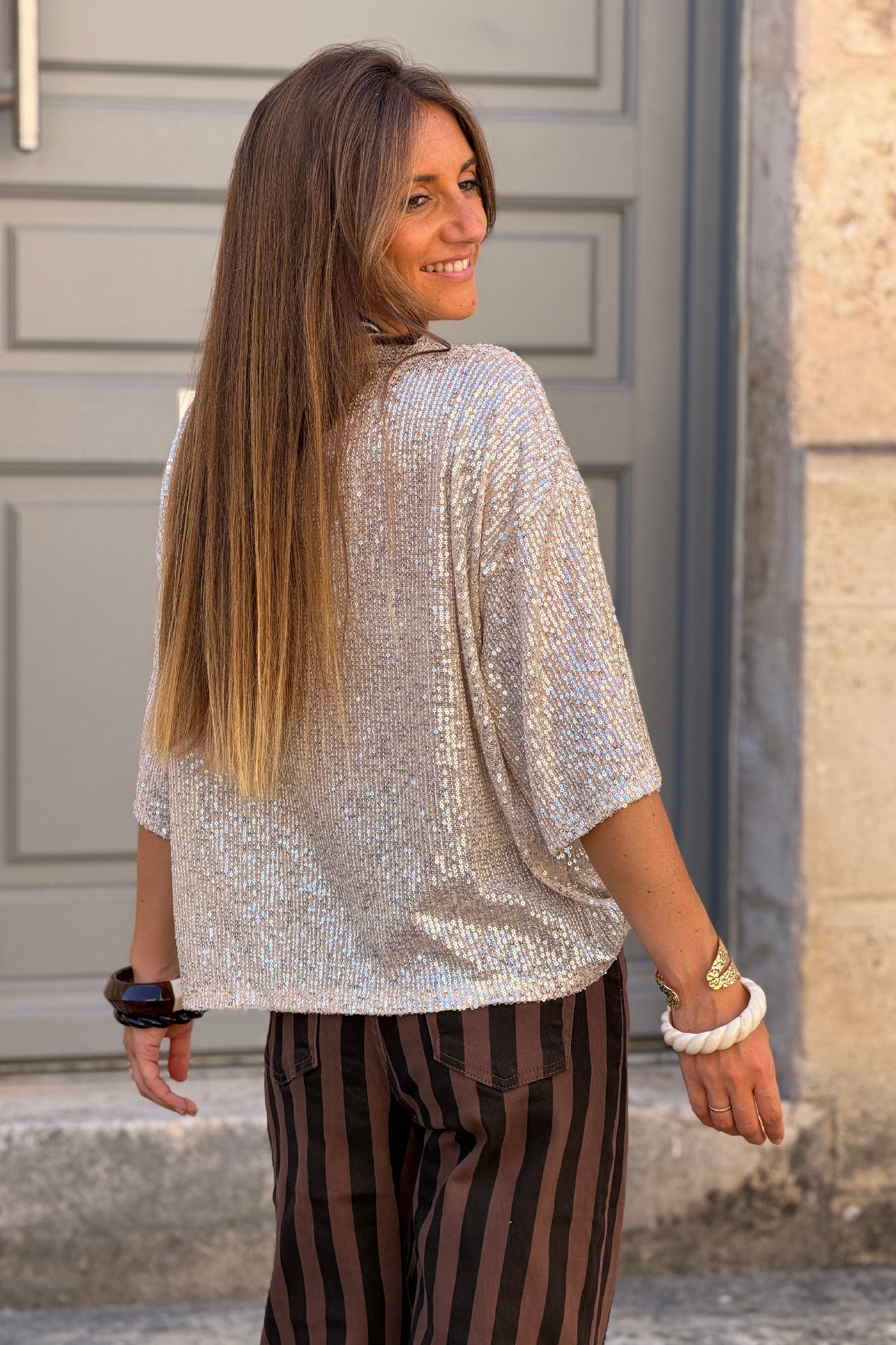 Top à sequins beige doré inscription Iconic cœur et col v sport marron