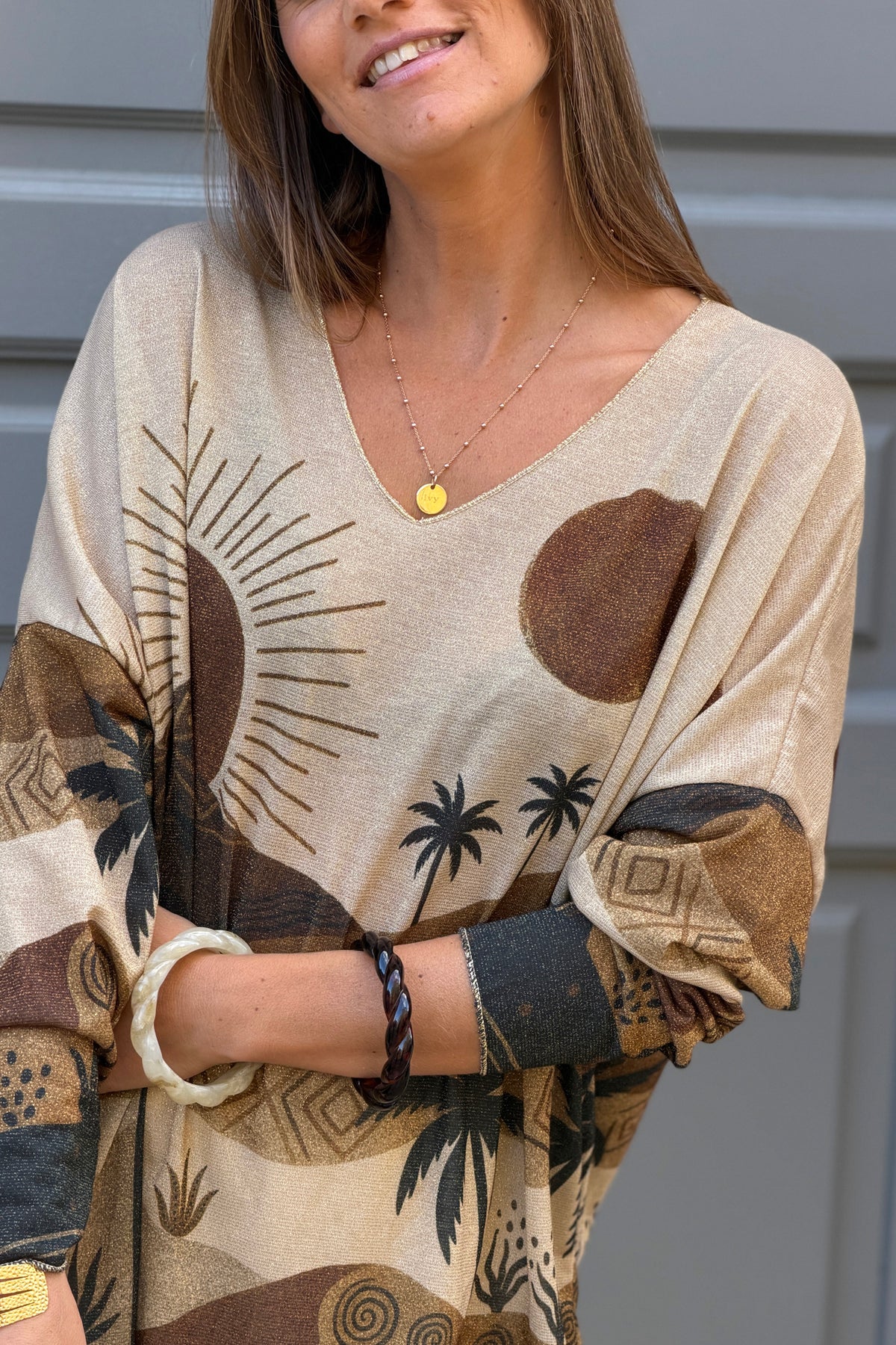 Top brillant imprimé Sunset marron soleil dunes et palmiers