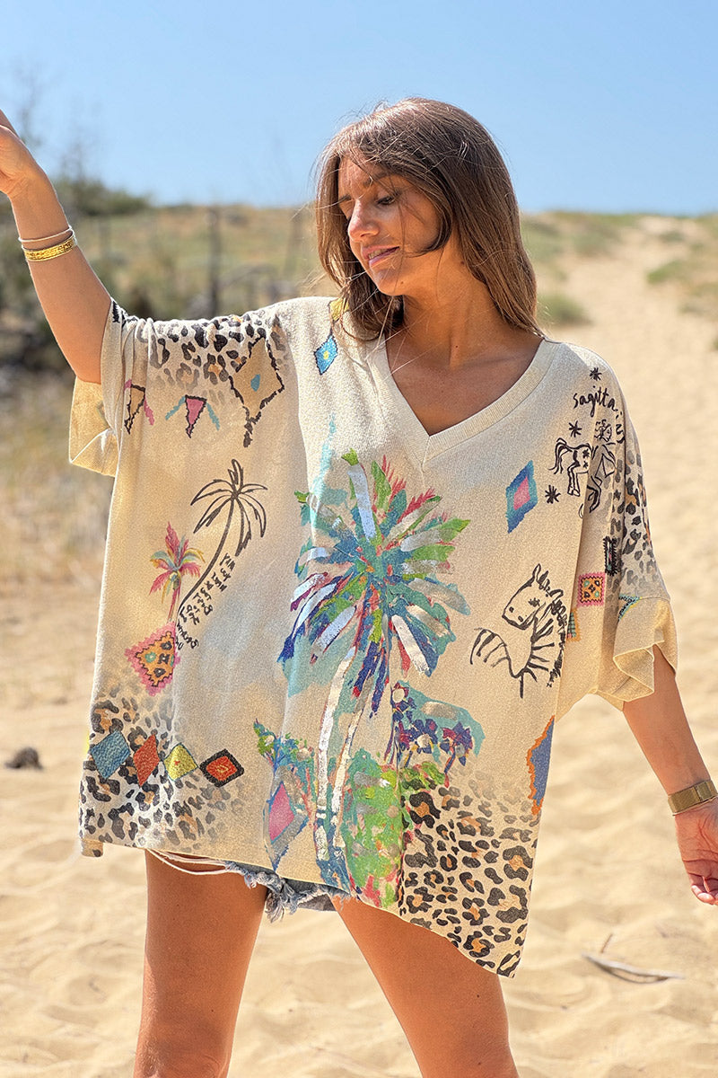 Gran top beige brillante con estampado de palmeras, leopardo y caballos