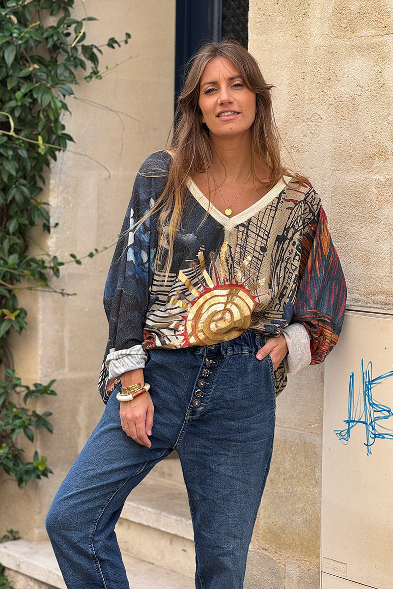 Top large brillant bleu motifs soleil doré et rosaces mandalas orange