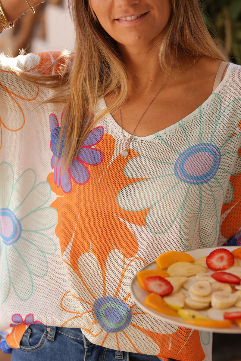 Lightweight knit top with colourful large daisy print