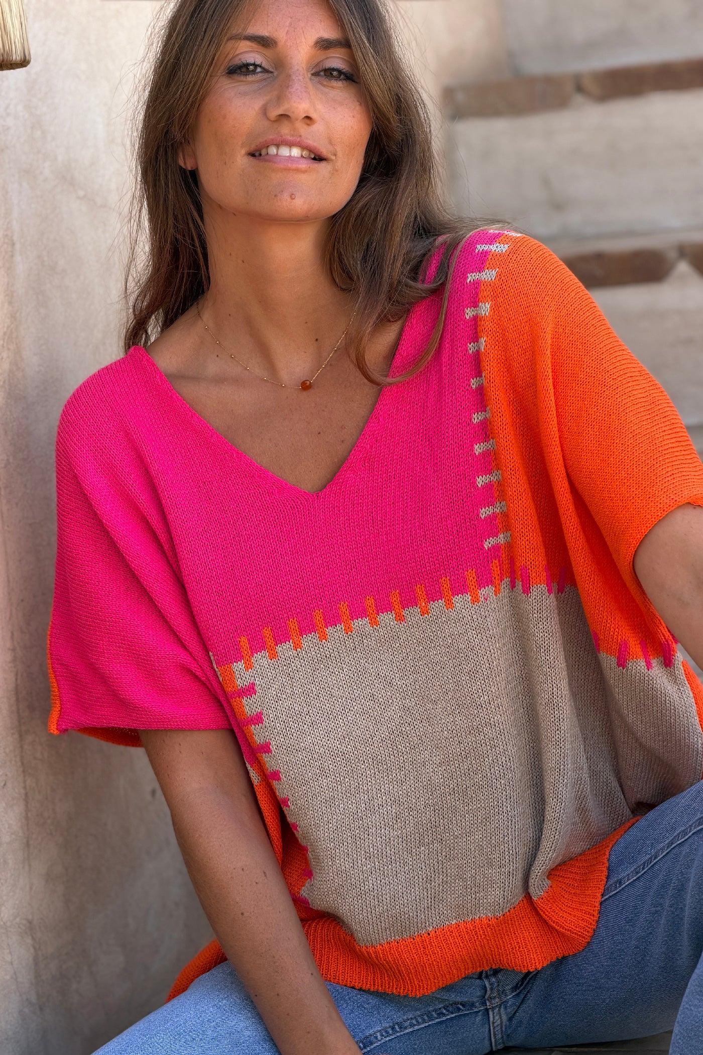 Top pull maille coton large motif patchwork orange et fuchsia