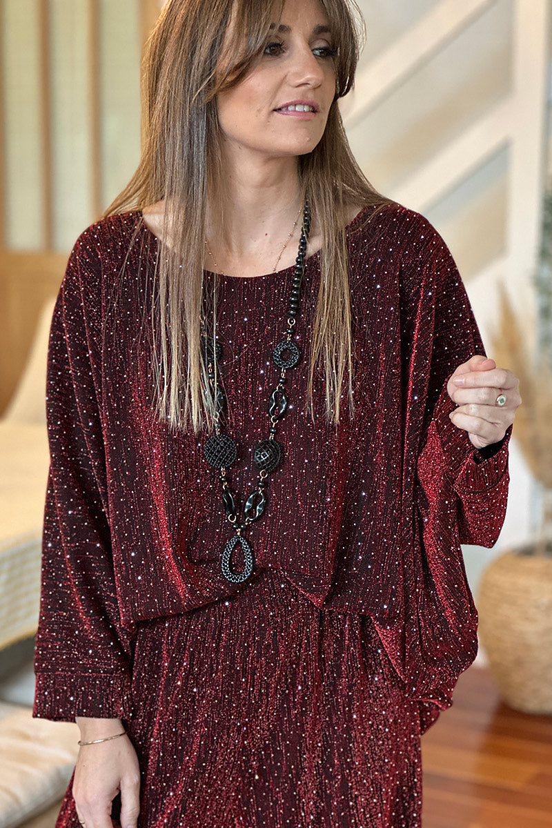 Top noir large manches chauve souris en lurex rouge avec strass pour les fêtes