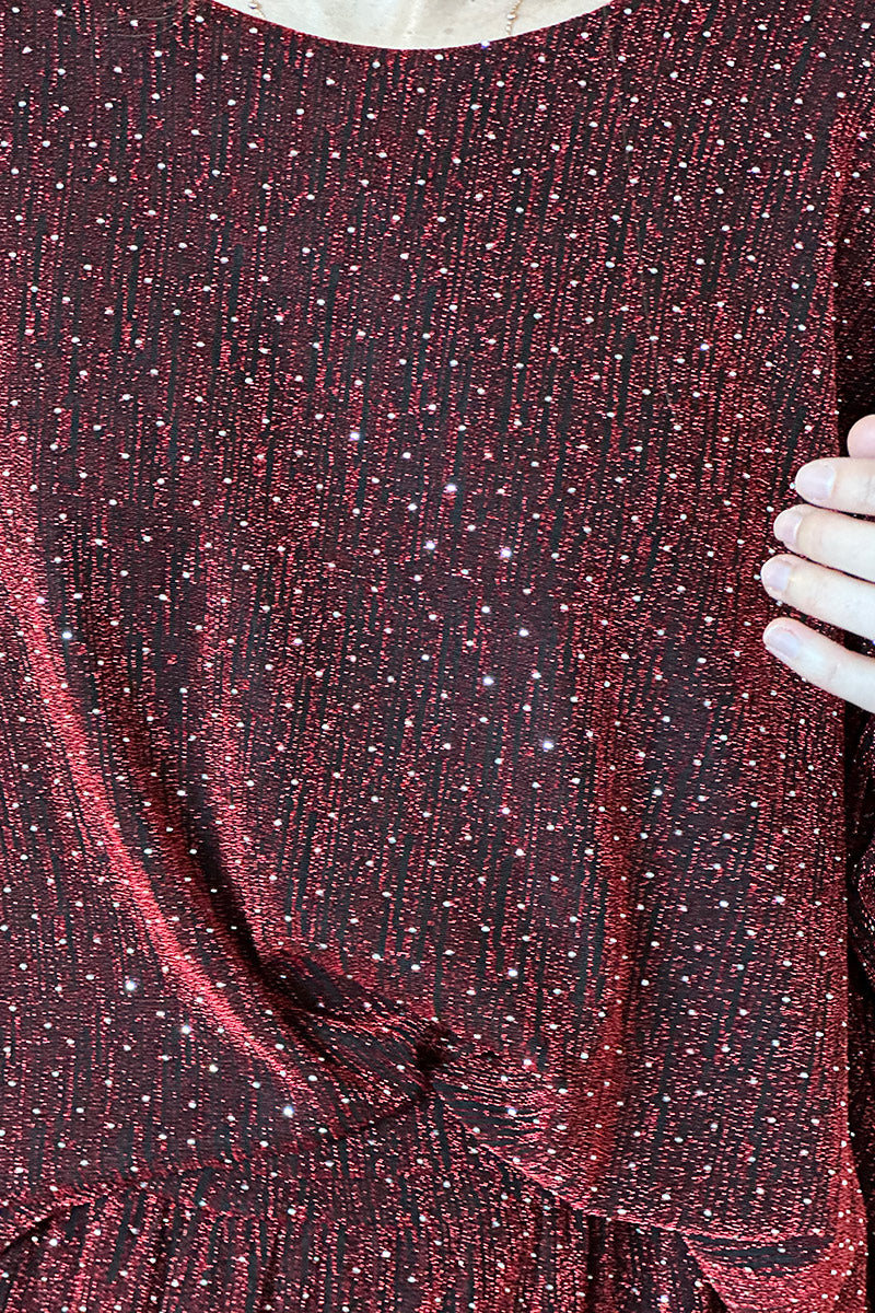 Top noir large manches chauve souris en lurex rouge avec strass pour les fêtes