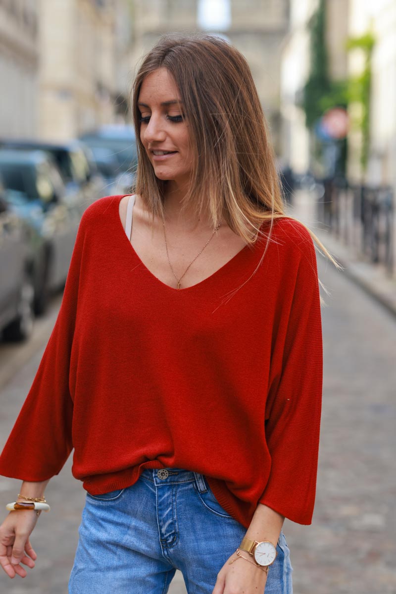 Top de punto rojo burdeos con mangas murciélago