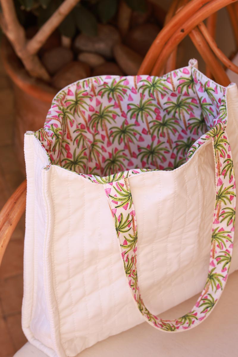 Bolso tote reversible acolchado en color rosa y blanco roto More Amore por Favor