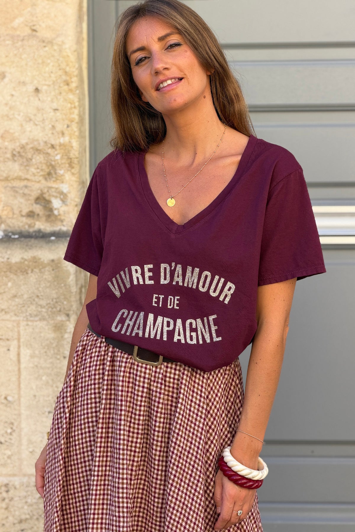 Tshirt aubergine col V manches courtes vivre d'amour et de champagne en doré