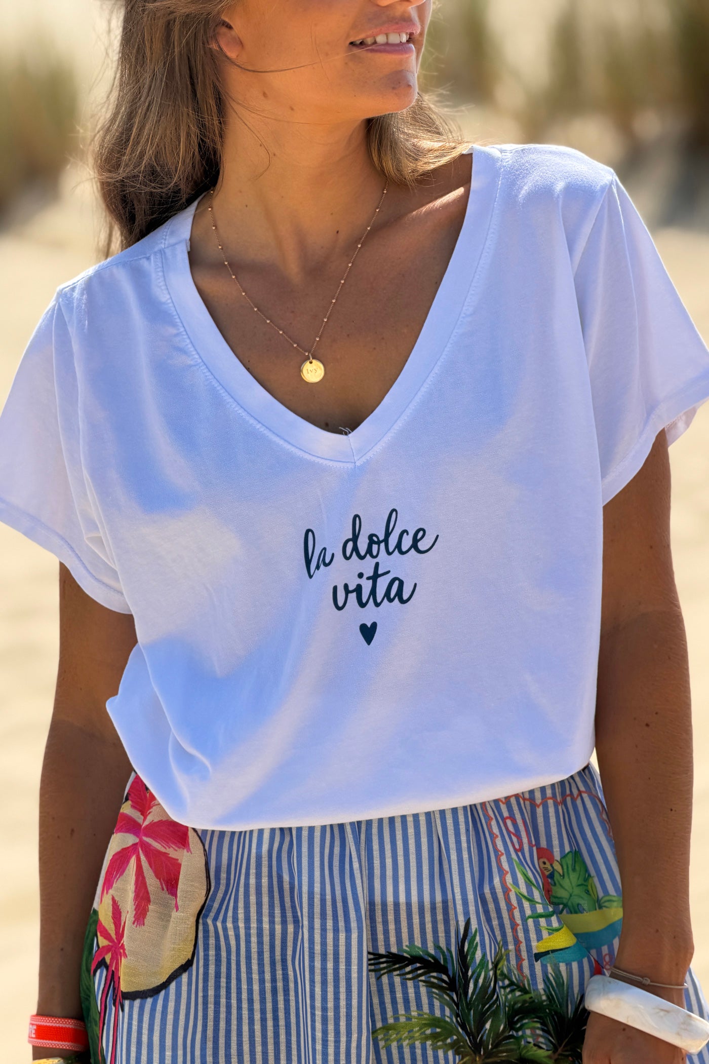 Tshirt blanc en coton Dolce Vita bleu marine col v