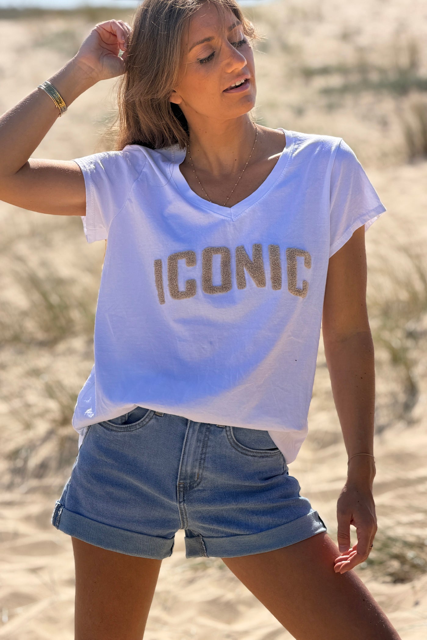 Tshirt blanc en coton broderie Iconic beige en bouclettes éponge