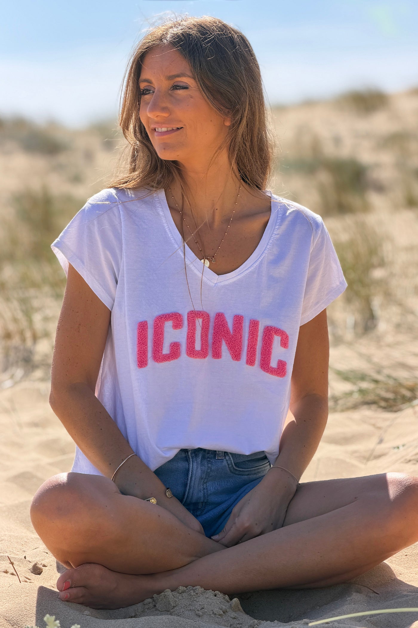 Tshirt blanc en coton broderie Iconic rose en bouclettes éponge
