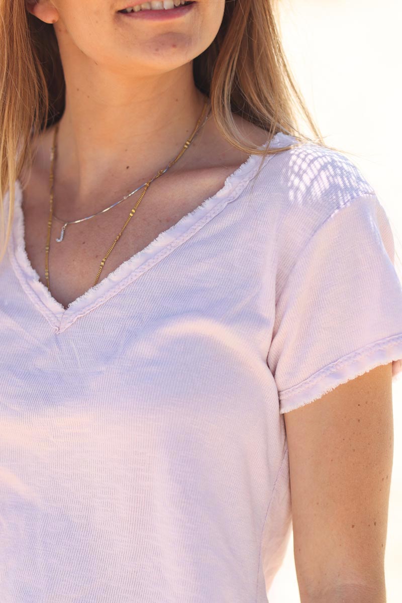 Powder pink stretch cotton t-shirt with raw hems