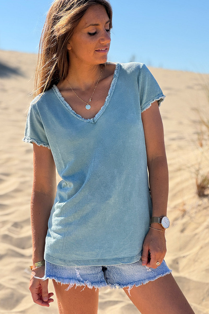Camiseta de algodón elástico color salvia con pequeños flecos