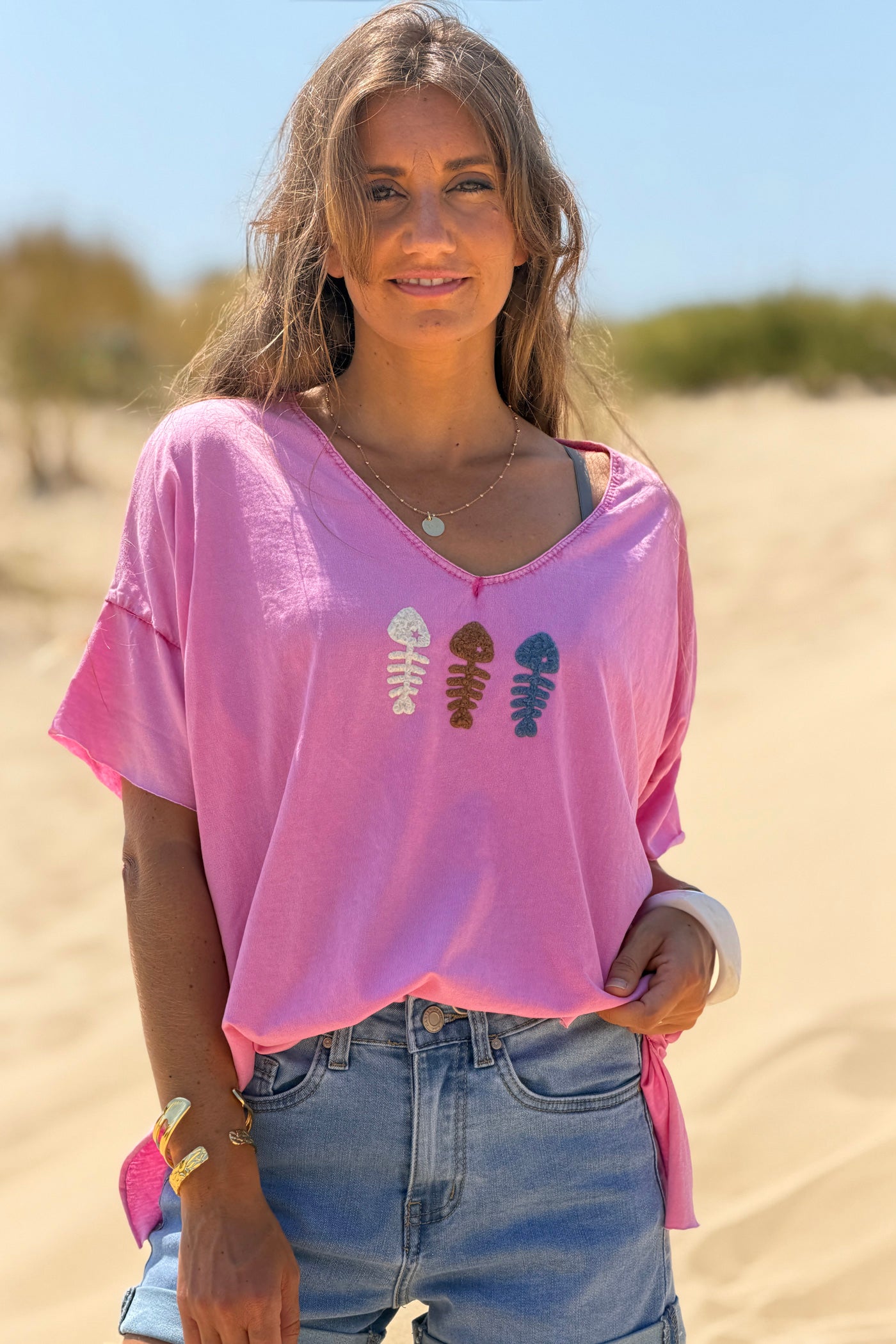 Tshirt coupe loose col v rose délavé trio poisson en bouclettes
