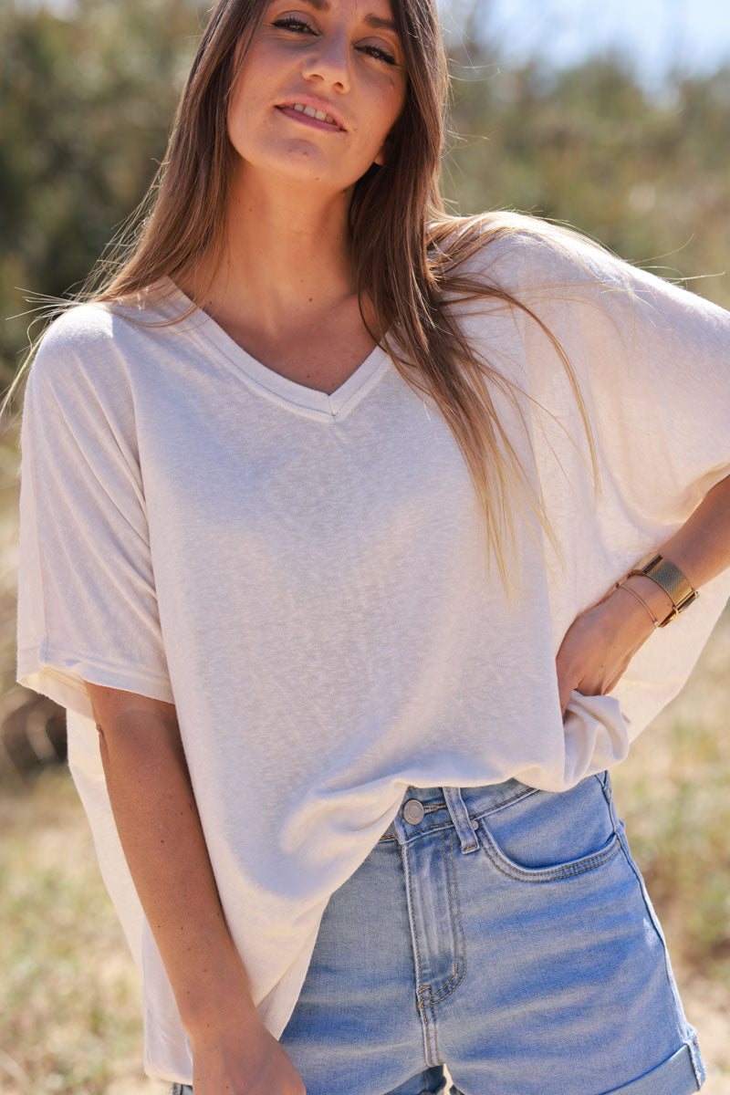 Camiseta suave, holgada y de color crudo con mangas cortas de murciélago.