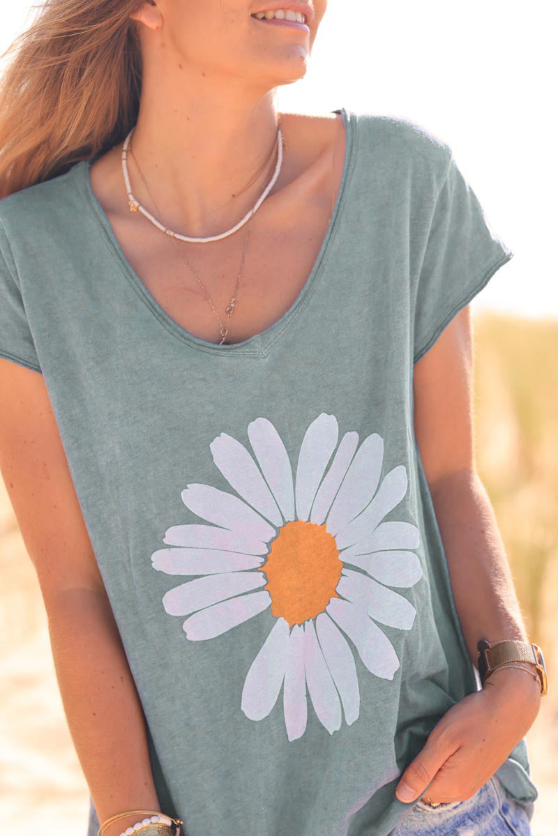 T-shirt kaki en coton col v motif marguerite