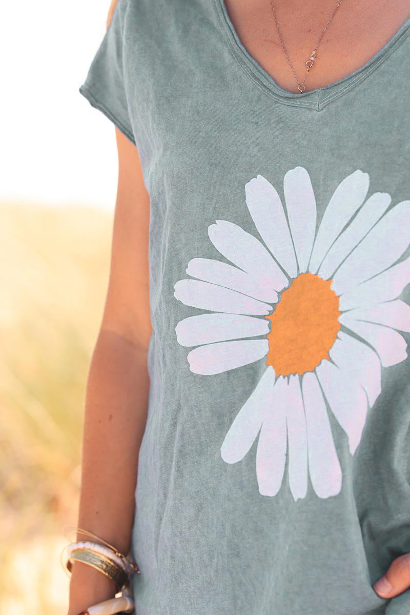 T-shirt kaki en coton col v motif marguerite