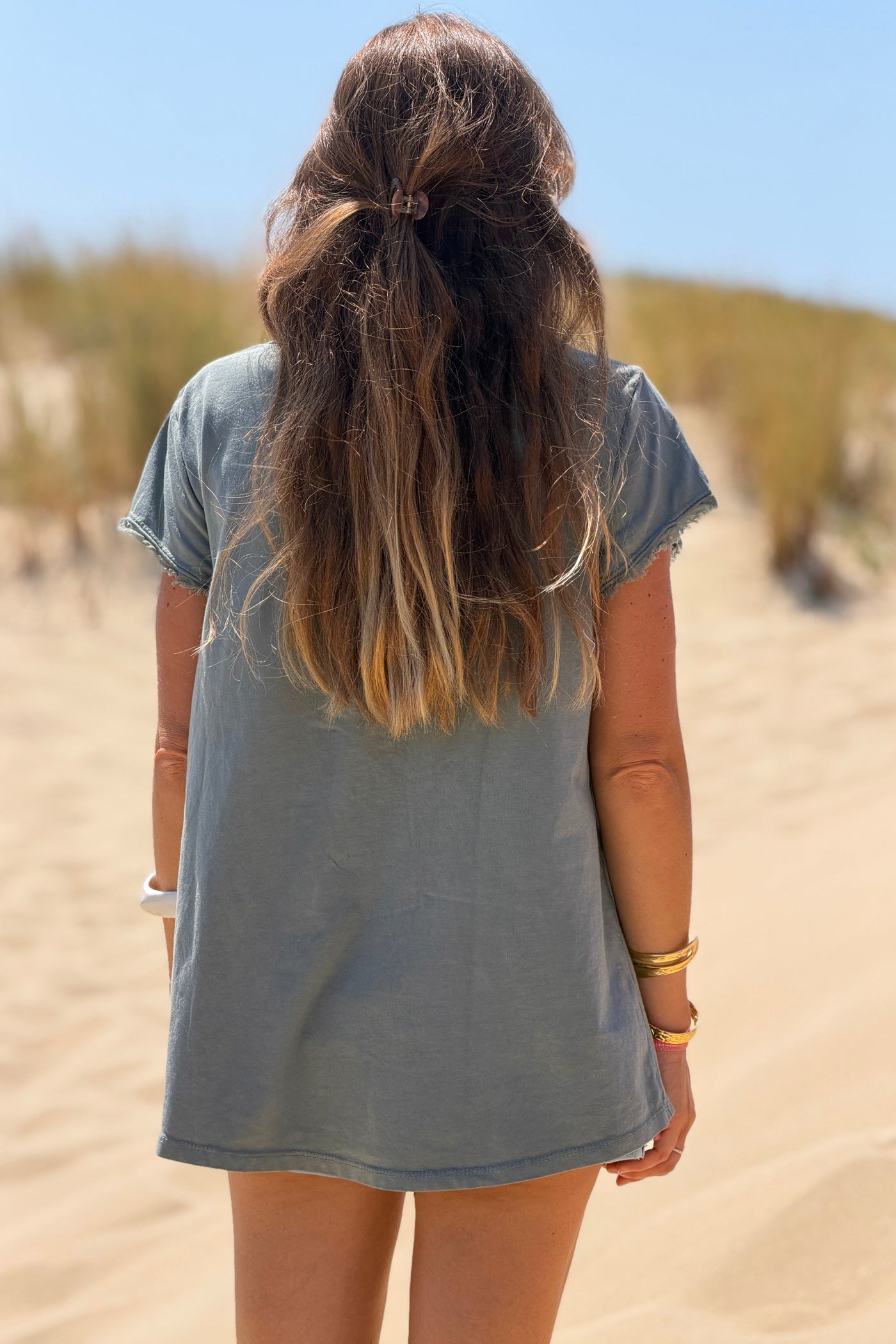 Tshirt kaki en coton imprimé Ibiza effet perles colorées col v franges