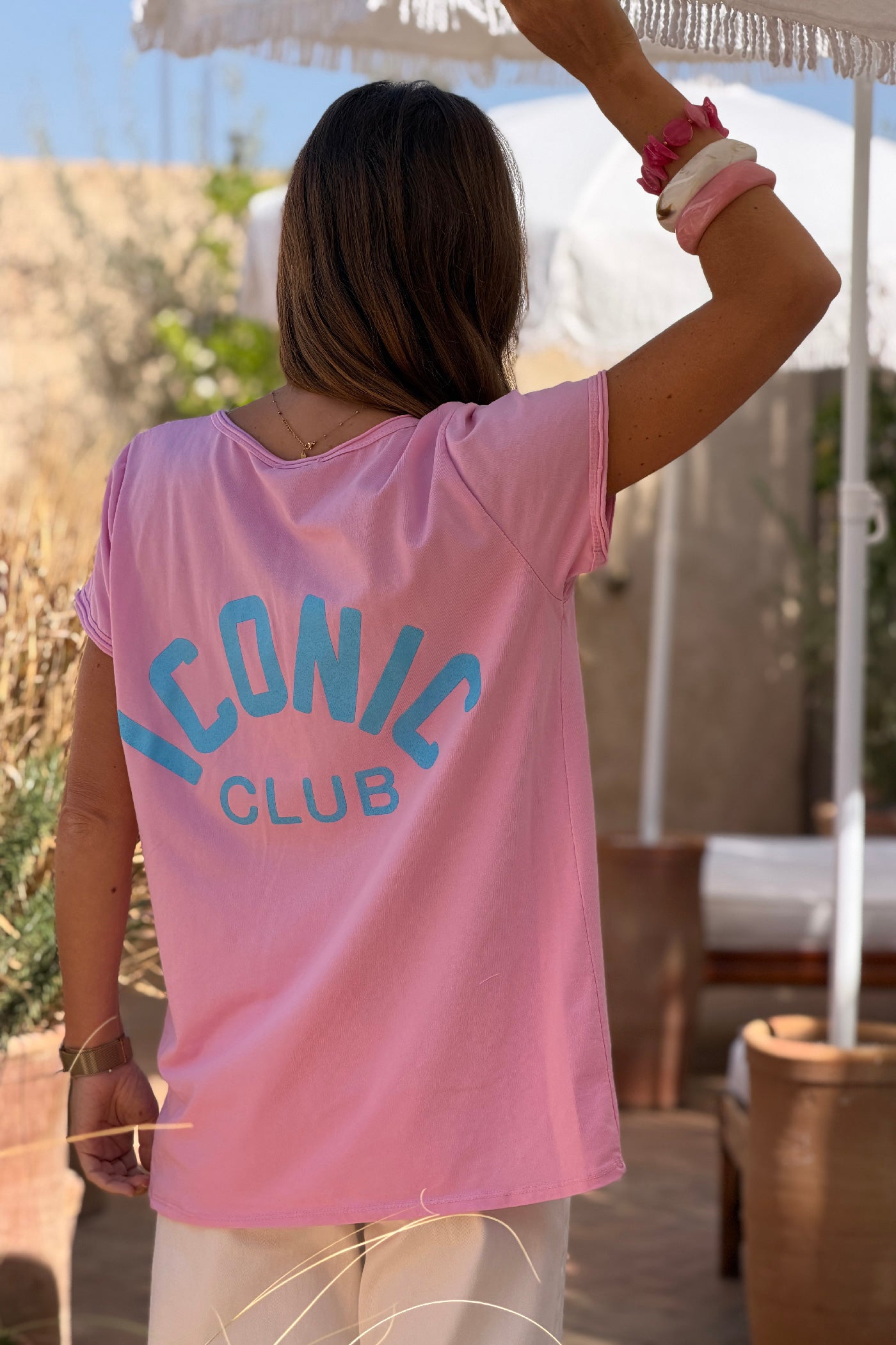 Tshirt rose en coton stretch Iconic Club col v