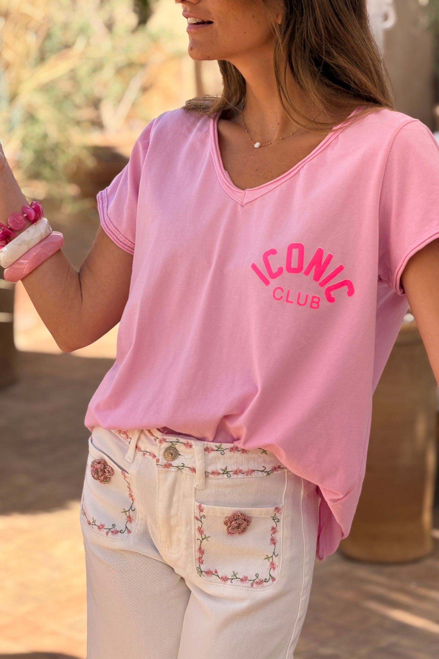 Tshirt rose en coton stretch Iconic Club col v