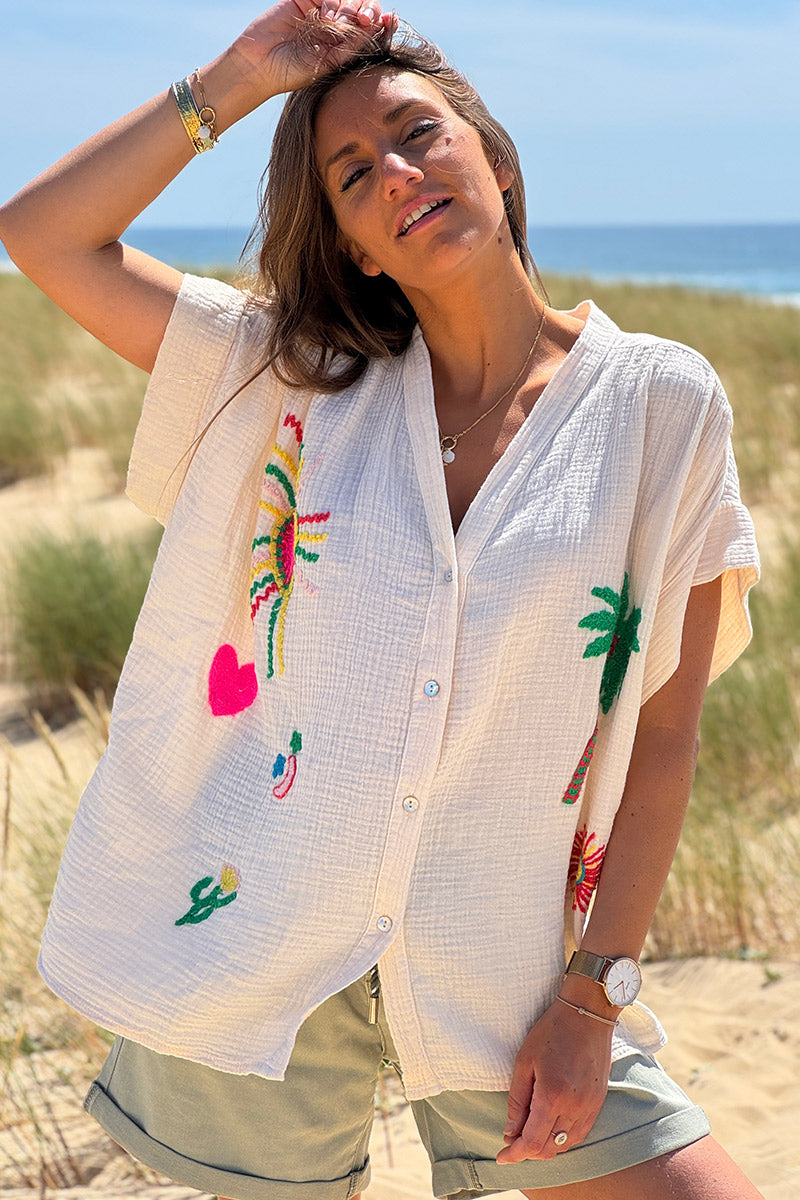 Túnica beige con botones en gasa de algodón con bordados de símbolos de verano coloridos