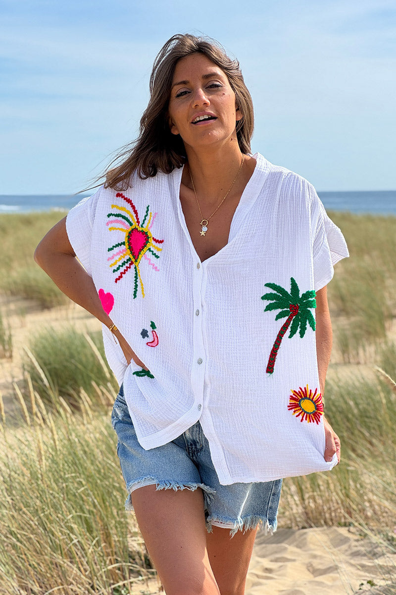 Tunique blanche à boutons en gaze de coton broderie symboles été colorés