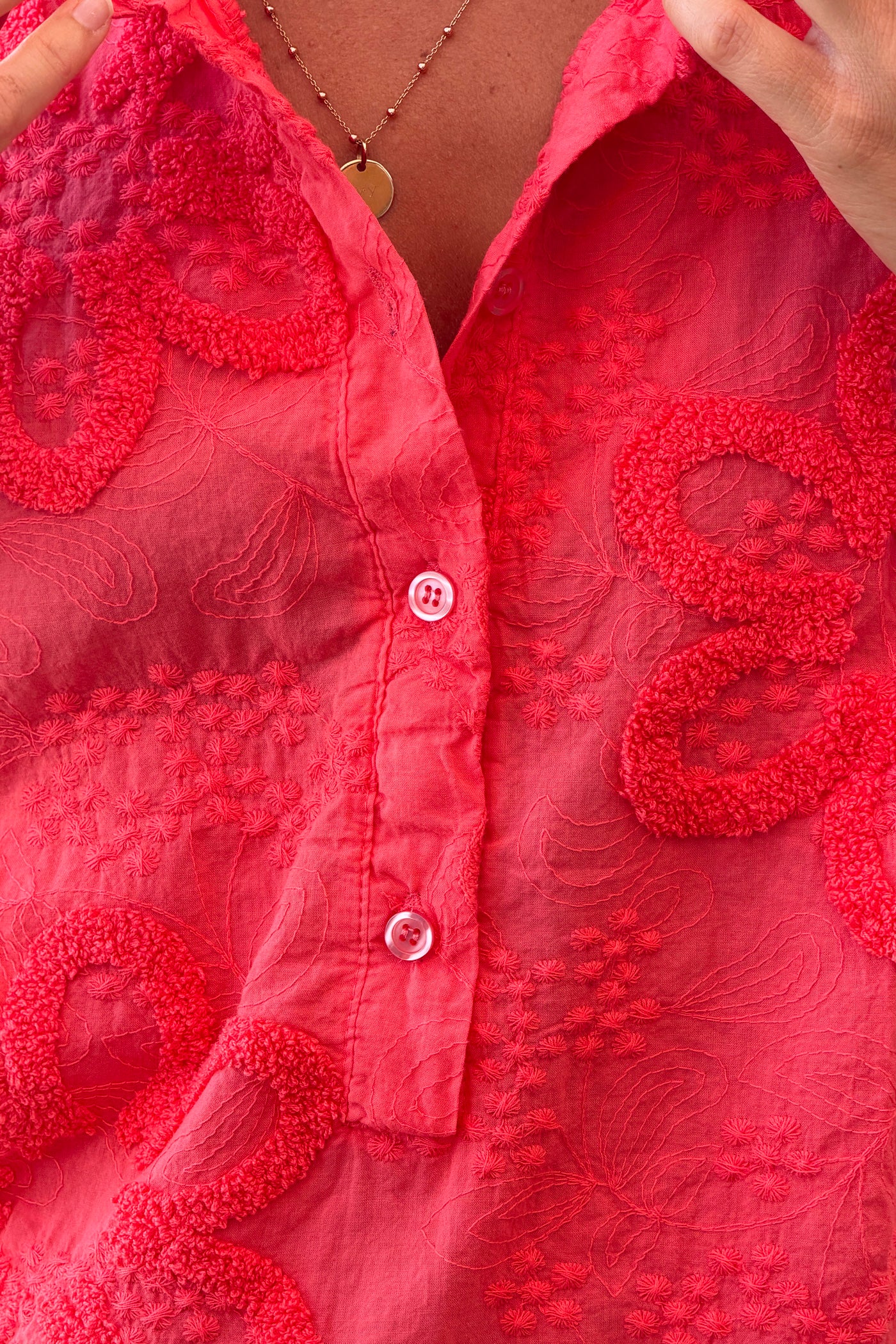 Tunique corail en coton col boutons et broderie fleurs en éponge