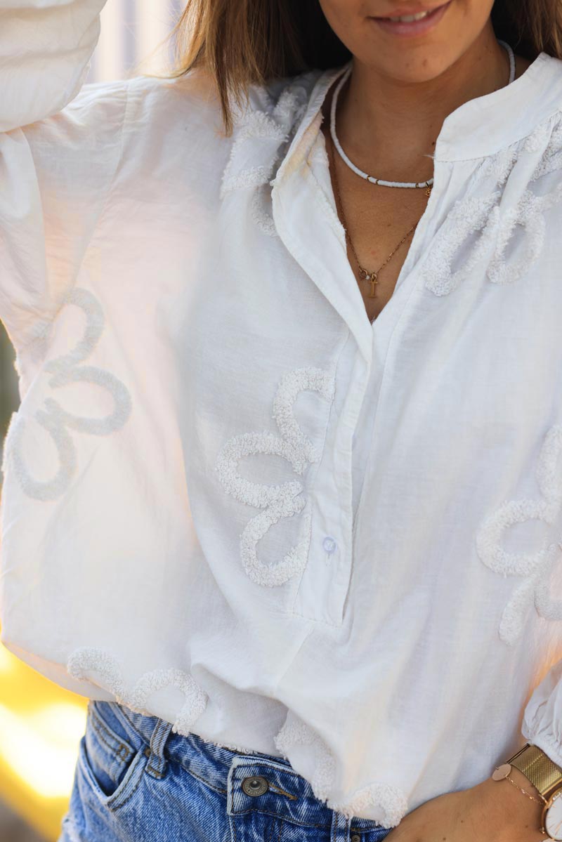Tunique écrue en voile de coton broderie fleurs bouclettes