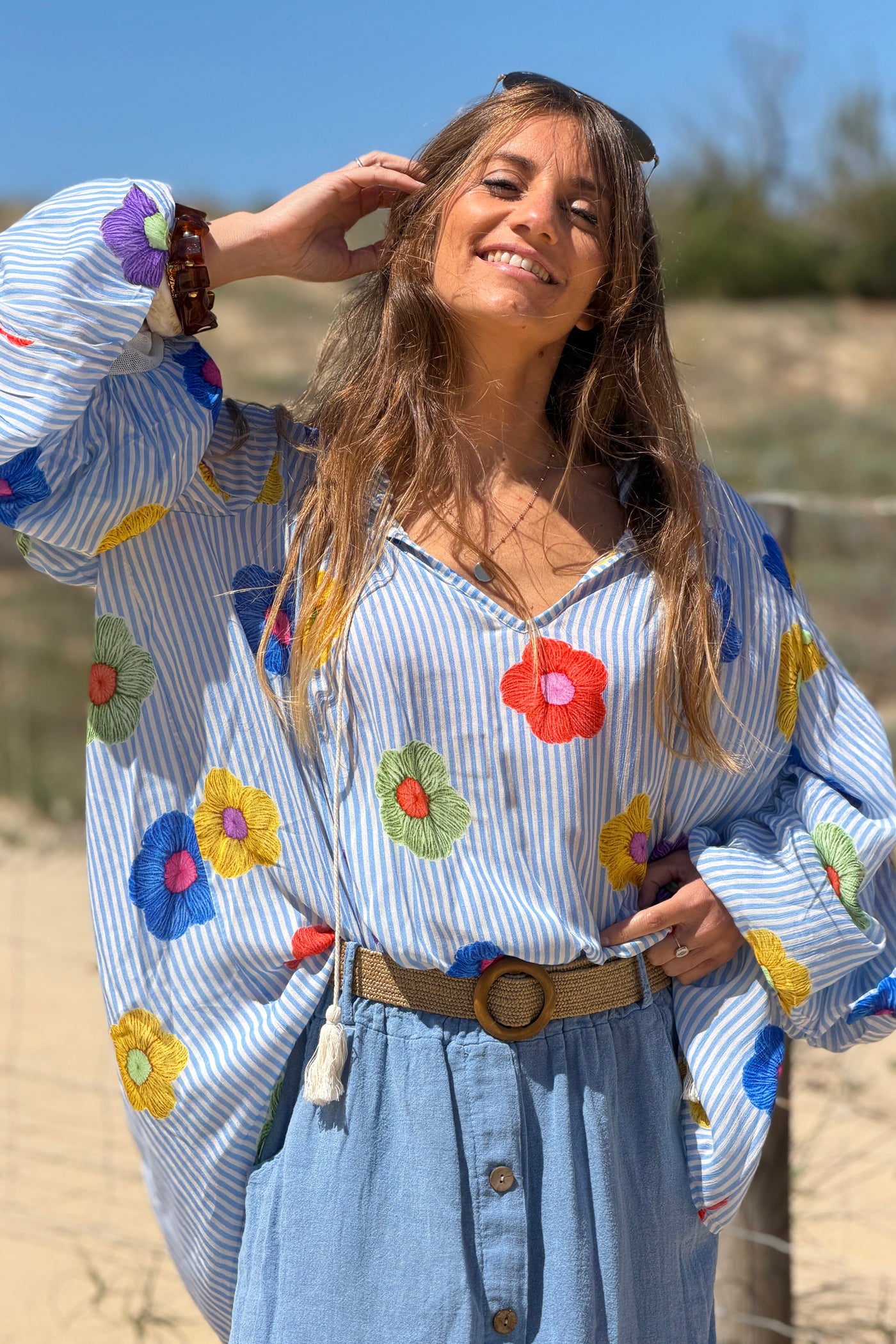 Tunique fluide a rayures bleu imprime fleurs colorées manches bouffantes