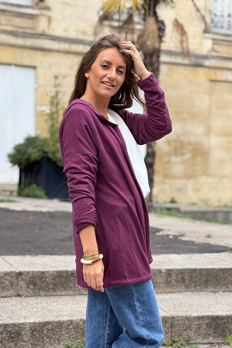 Veste douce aubergine à capuche en jersey détail lien en bas