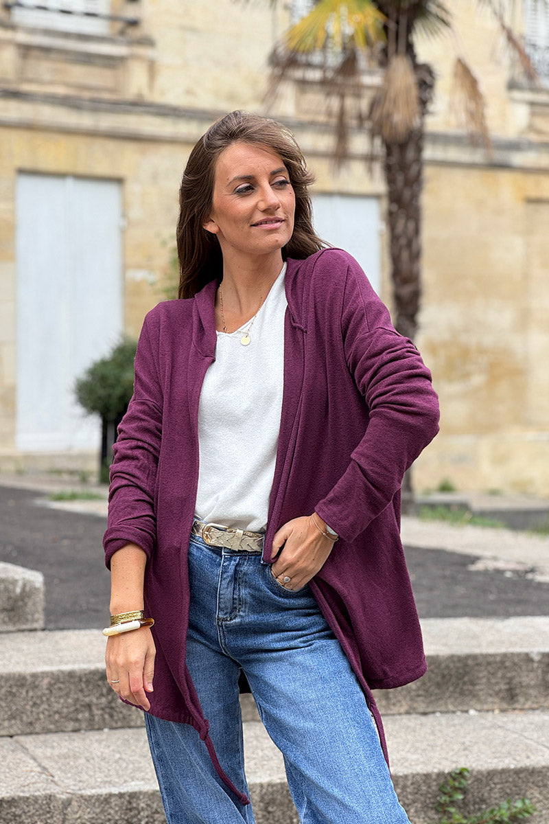 Veste douce aubergine à capuche en jersey détail lien en bas