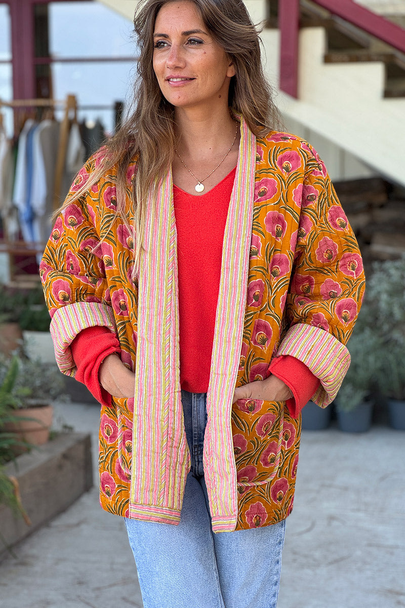 Chaqueta acolchada de gasa de algodón color óxido con estampado de amapolas pintadas