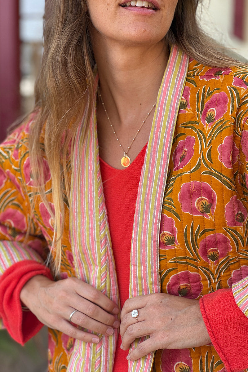Chaqueta acolchada de gasa de algodón color óxido con estampado de amapolas pintadas