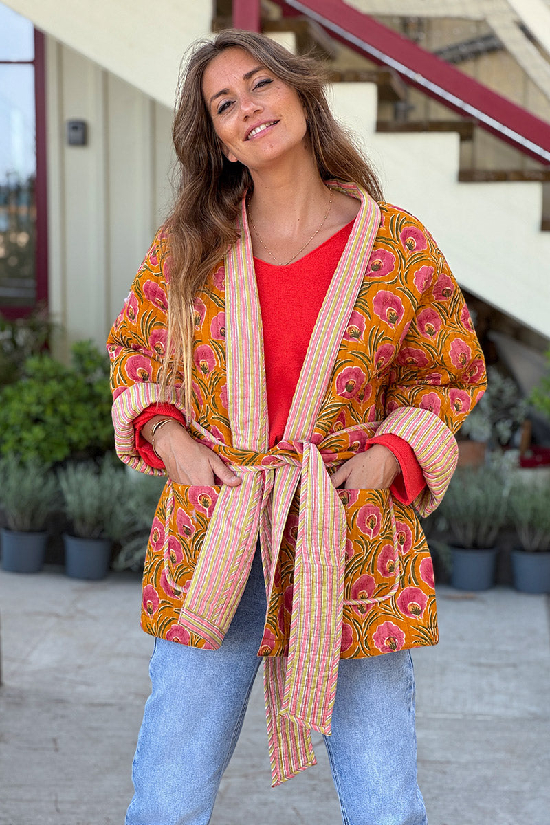 Chaqueta acolchada de gasa de algodón color óxido con estampado de amapolas pintadas