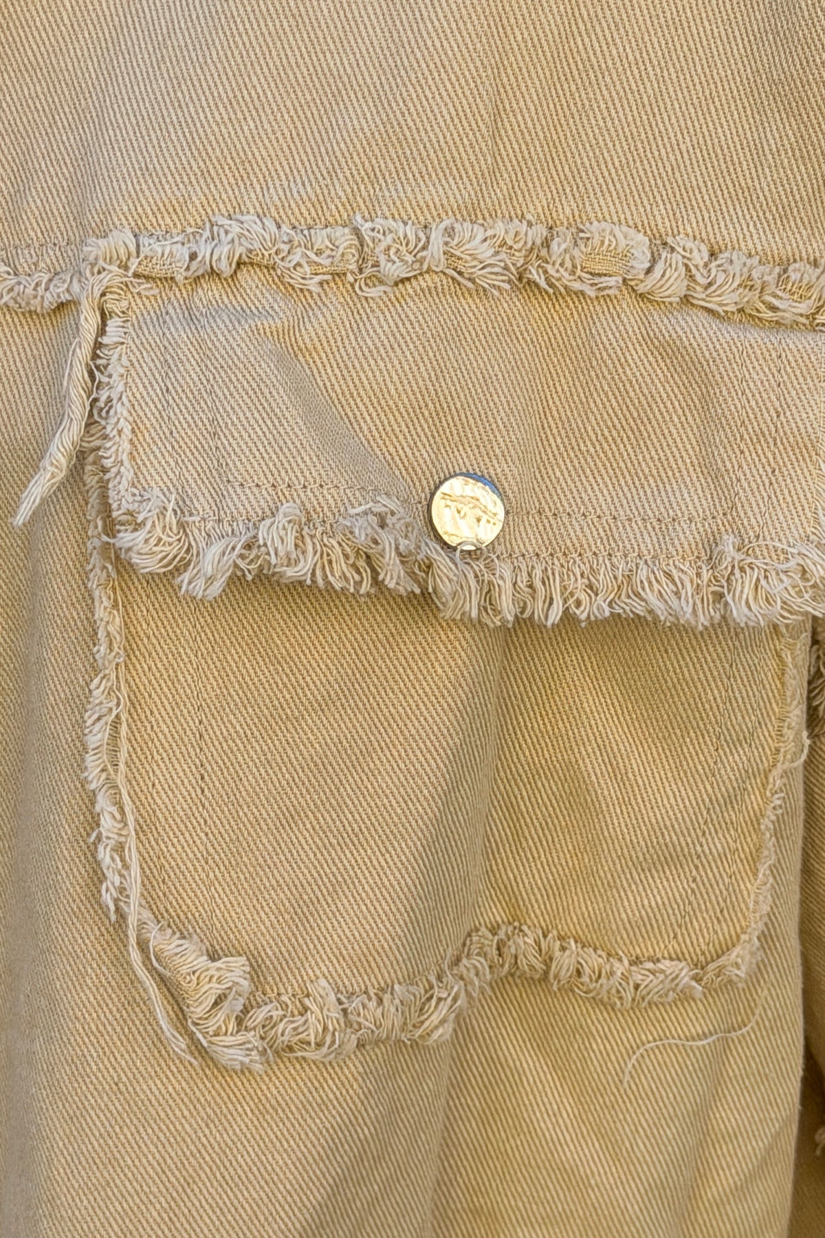 Veste en jean beige oversize finitions franges Rock and Roll en bouclettes orange