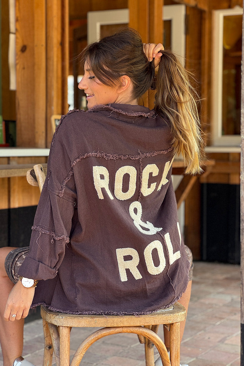 Veste en jean marron oversize finitions franges Rock and Roll en bouclettes écrue