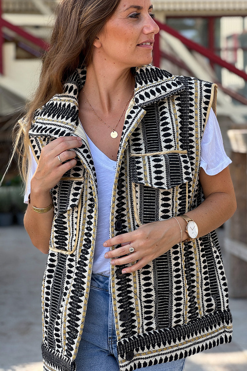 Veste sans manches à boutons broderie aztèque noire et dorée avec poches