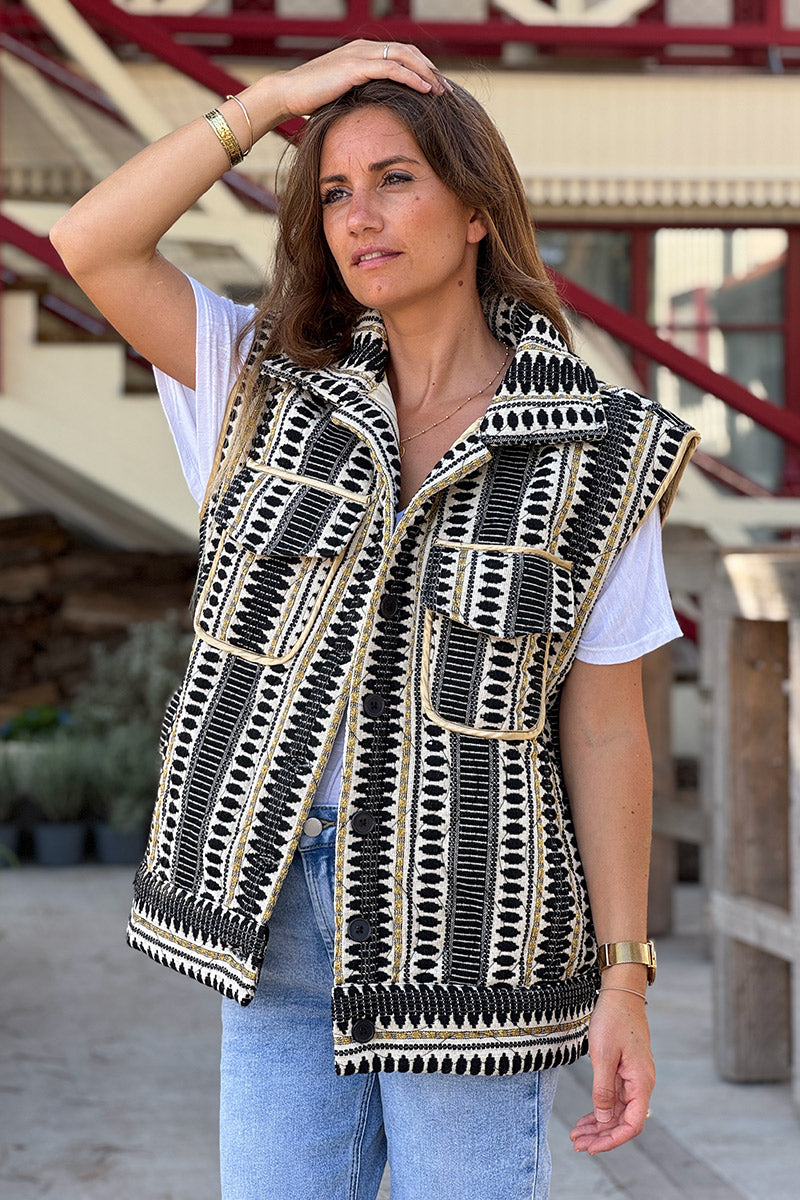 Veste sans manches à boutons broderie aztèque noire et dorée avec poches