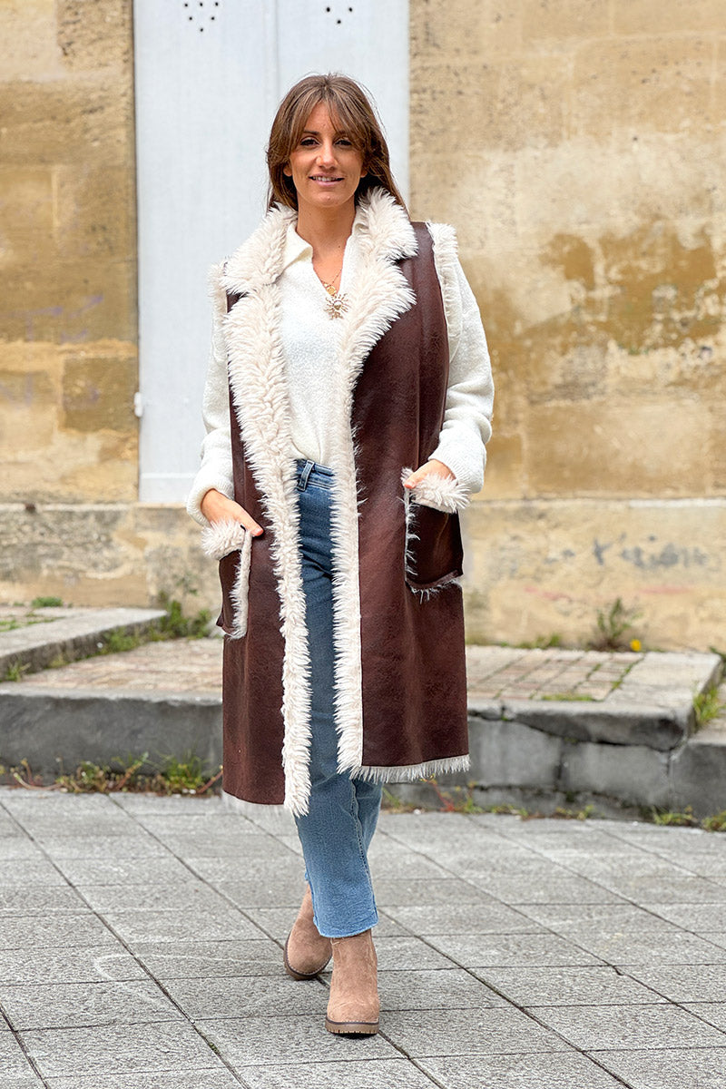 Veste sans manches marron fourrée fausse fourrure