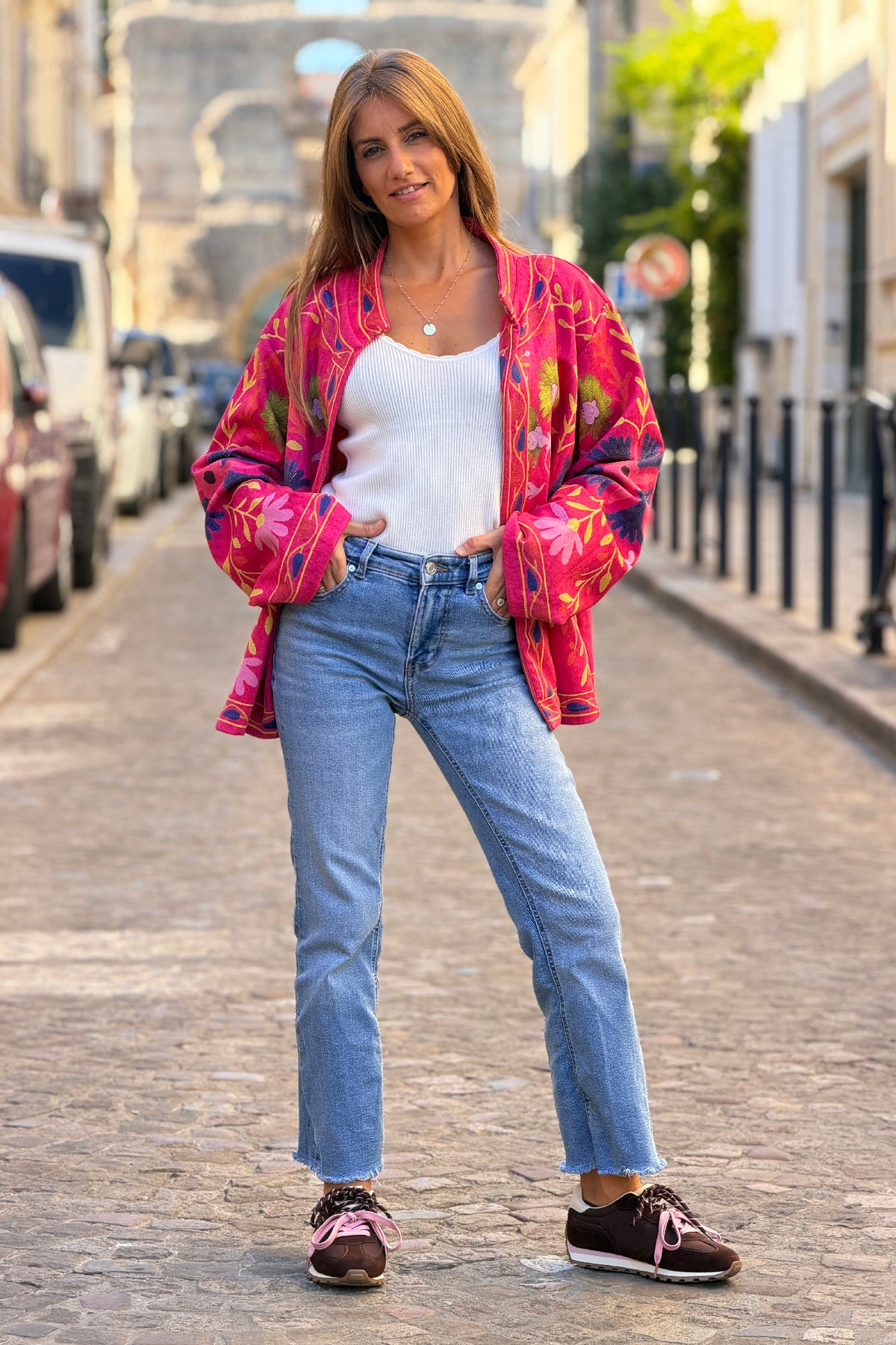 Veste souple en suédine fuchsia imprimé fleurs colorées effet broderie