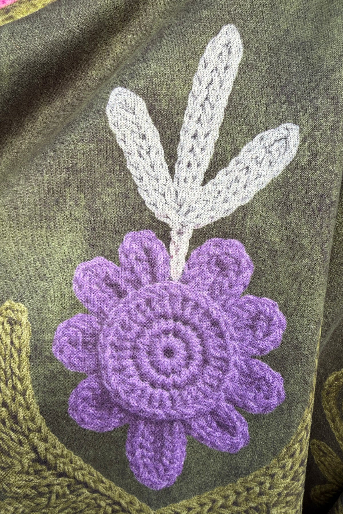 Veste souple en suédine kaki imprimé fleurs colorées effet broderie
