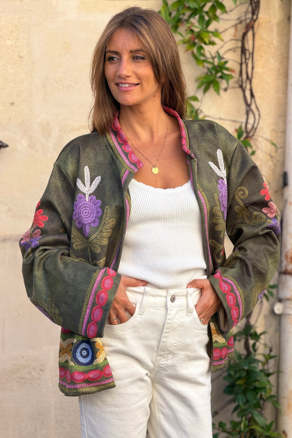 Veste souple en suédine kaki imprimé fleurs colorées effet broderie